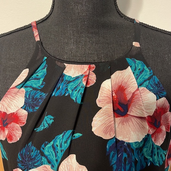 Miami Floral Maxi Dress - Picture 3 of 10